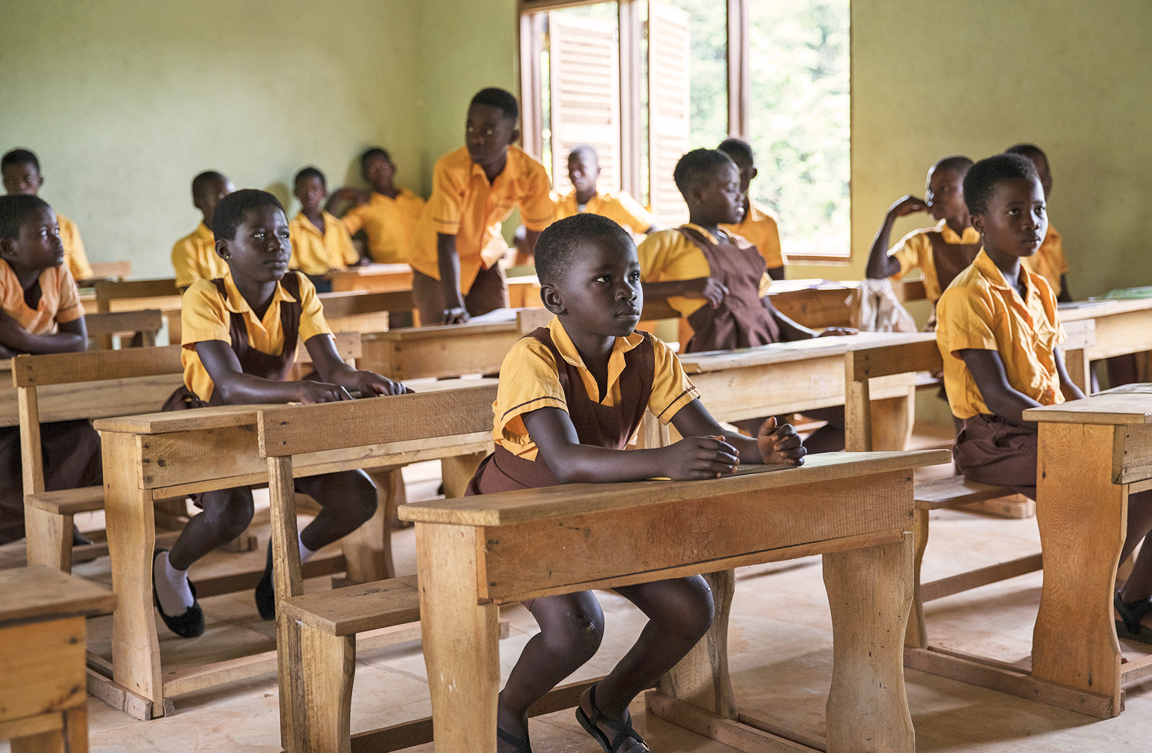 Länsi-Afrikan kaakaontuotanto nojaa sitkeästi haitalliseen lapsityöhön. Kuvassa ghanalaisia lapsia, jotka ovat Reilun kaupan lisällä rakennettussa koulussa.