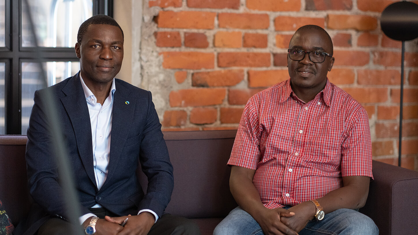 Reilun kaupan Afrikan tuottajajärjestön, Fairtrade African, toiminnanjohtaja Isaac Tongola ja ohjelmajohtaja Chris Oluoch.