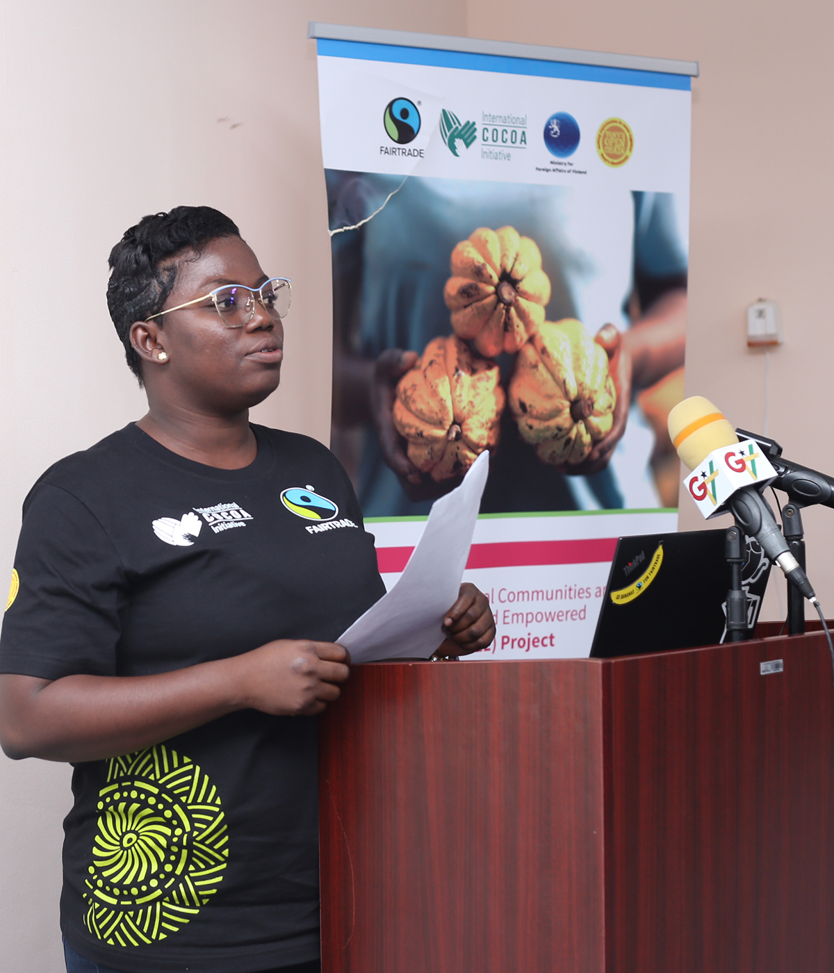 Deborah Osei Mensah kertoi lastensuojelutyöstä Asunafo Union -osuuskunnassa.